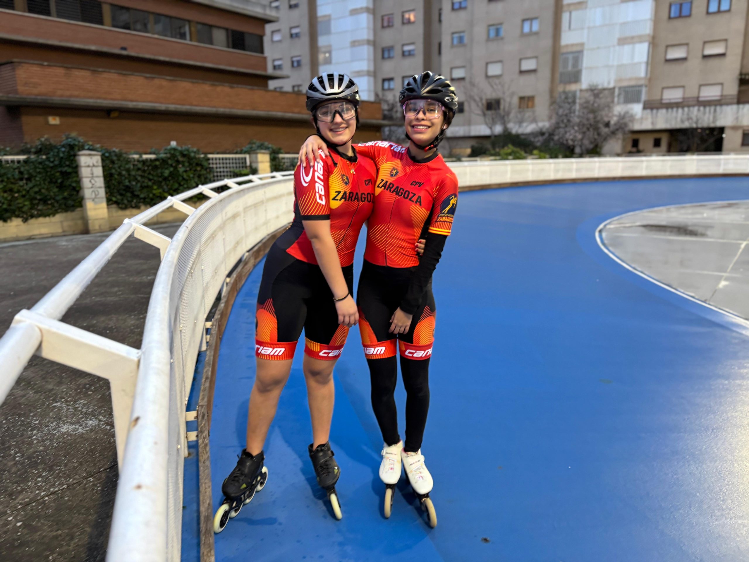 Patinadoras juveniles del Club Patinaje de Velocidad Zaragoza en pista de competición 2026 Patinódromo La Bozada